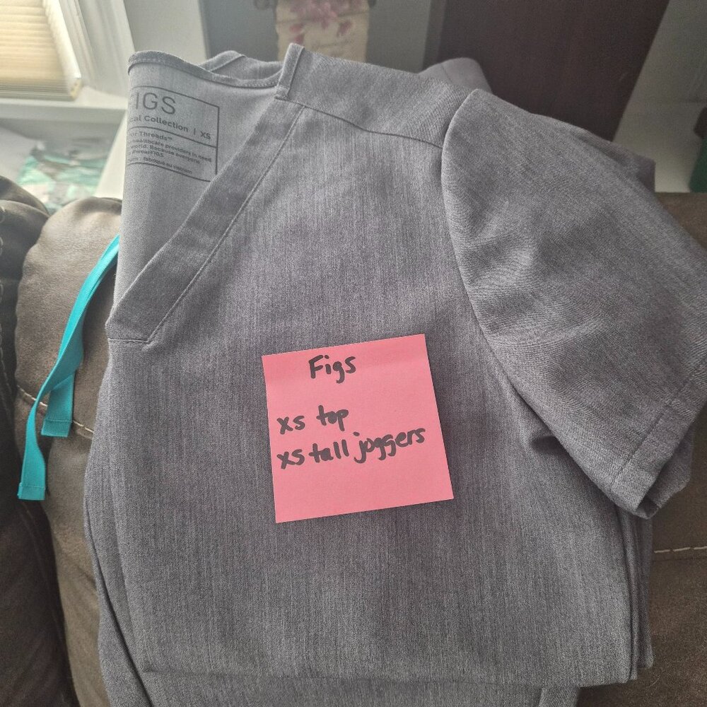 Figs scrub set